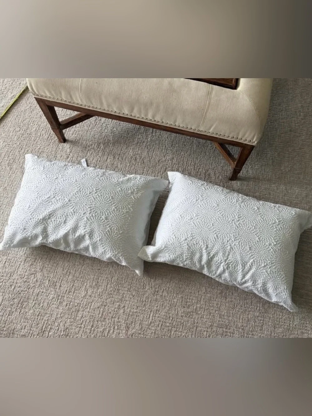2 WHITE GEOMETRIC FLORAL PATTERN DECORATIVE THROW PILLOWS